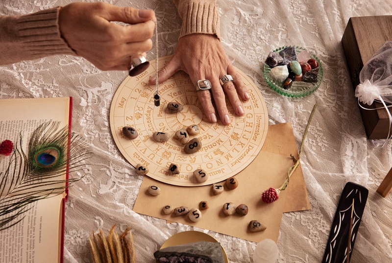 Nail Artist